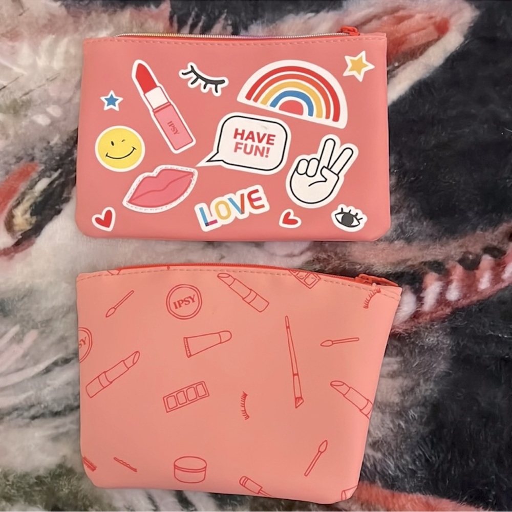 Two cute AF cosmetic pouches! Inquire if interested in the others shown please💓